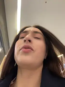 Holly_Play live sex cam