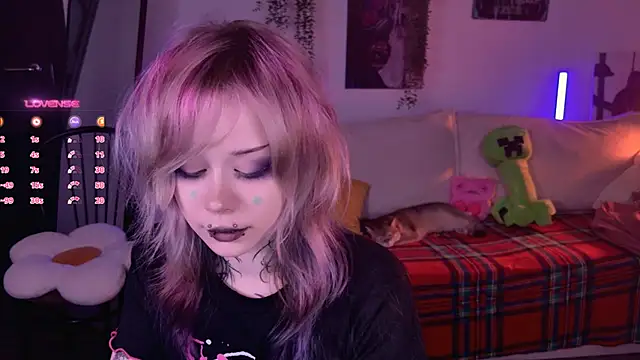 Lollyshy live sex cam