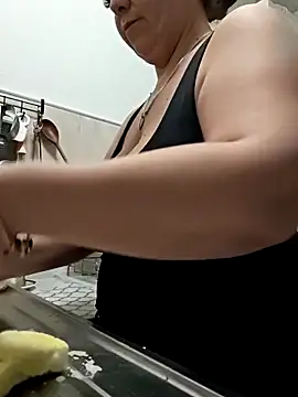 AvaDivaMilf live sex cam