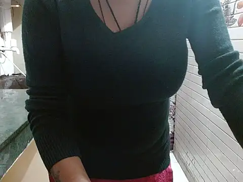 LovingPihu live sex cam