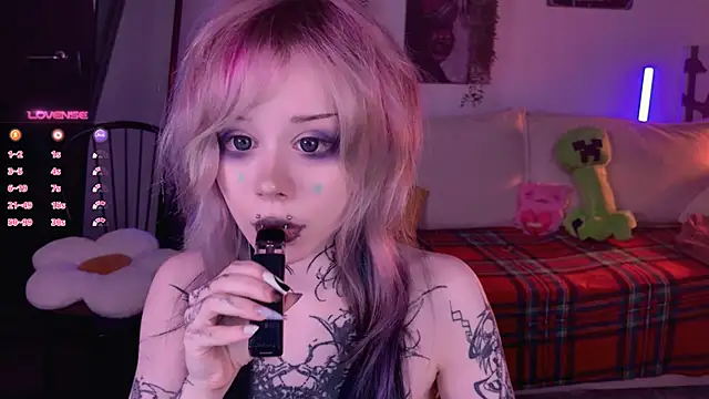 Lollyshy live sex cam