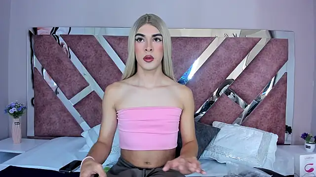 MaxiRogers live sex cam