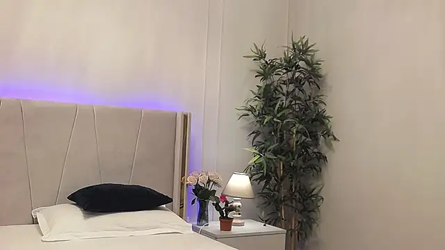 Miriam_fox live sex cam