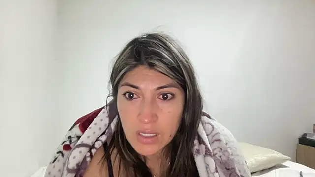 LunaBeya live sex cam