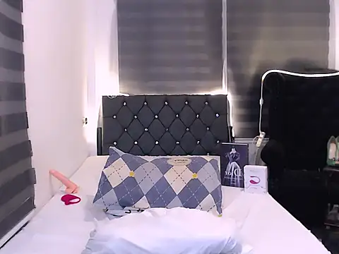 sylvannia_cumslut live sex cam