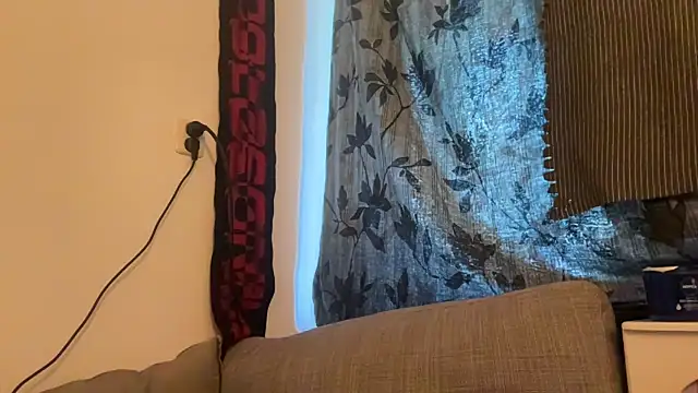 P4RtYBOII92 live sex cam