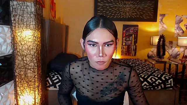 ElegantKellyUncutTS live sex cam