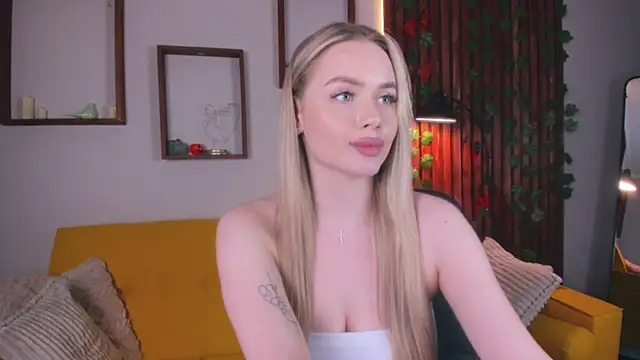 AvroraGoldie live sex cam