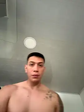 OliverWest04 live sex cam