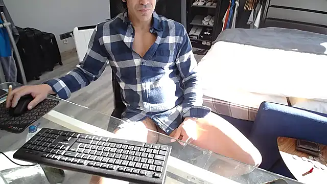 latinoo23bom live sex cam