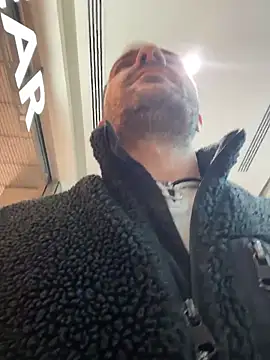 Adventurehotman live sex cam