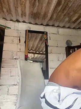 Larry-n-clouds live sex cam