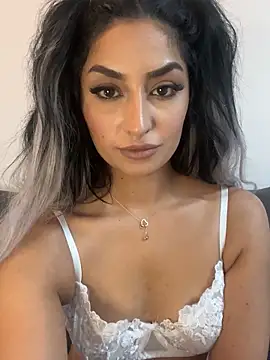 Mia_spicyy live sex cam