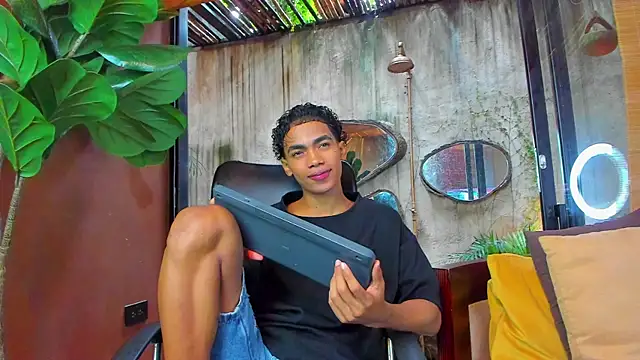 AlanCutee live sex cam