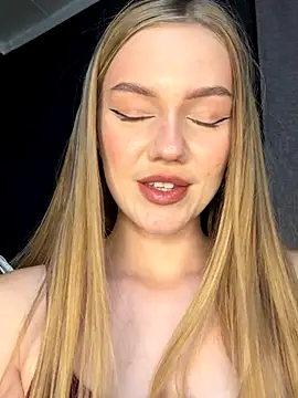 MilaMoone live sex cam