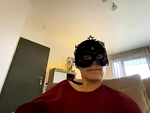 Marilou1983 live sex cam