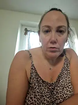 Wisie_Cutie live sex cam