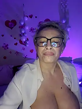 BellaBellaHot live sex cam