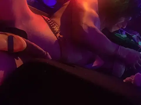 gurlnips live sex cam