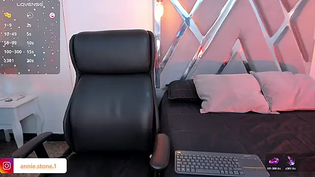 AnniEsstone live sex cam