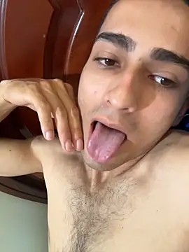 Camil2100 live sex cam