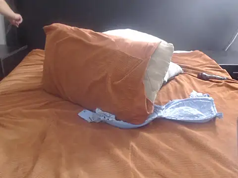 XHotJuicyBootyXX live sex cam