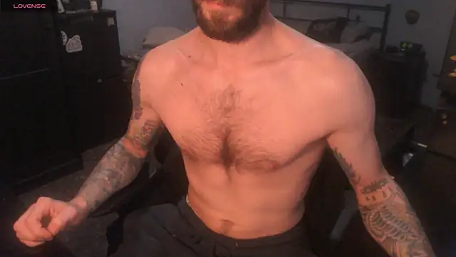 SexxxyLouis live sex cam