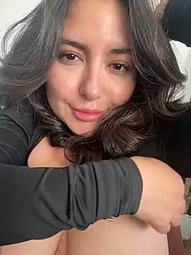 sukhakunis1 live sex cam