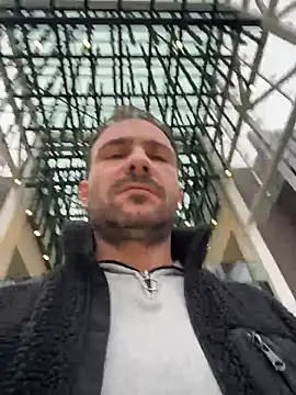 Adventurehotman live sex cam