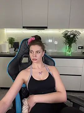 CurlyLara live sex cam