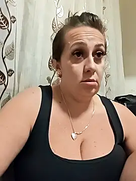 AvaDivaMilf live sex cam