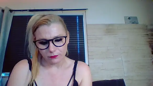 DevilsAngel13 live sex cam