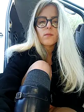 dolcehelena993 live sex cam