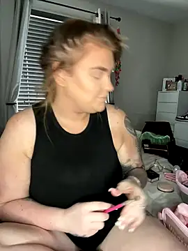 CurvyGirlMyla live sex cam