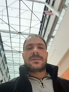 Adventurehotman live sex cam