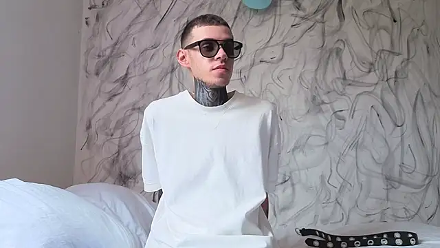 Saturno_v live sex cam