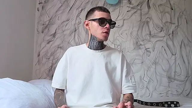 Saturno_v live sex cam