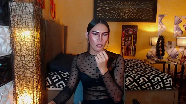 ElegantKellyUncutTS live sex cam