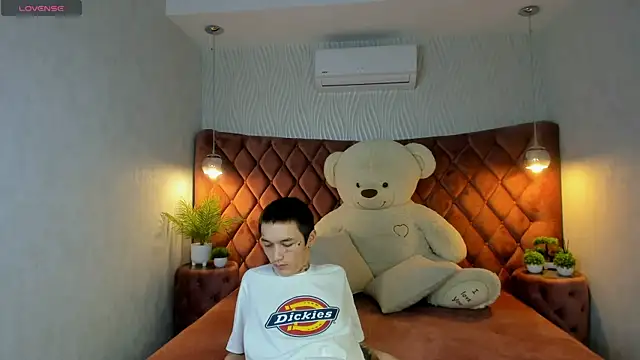 Ionarne live sex cam