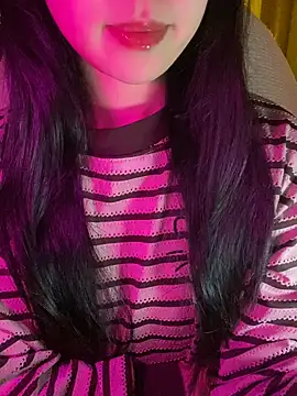 Uyennii02 live sex cam