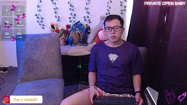 Tina_4_Charlie live sex cam
