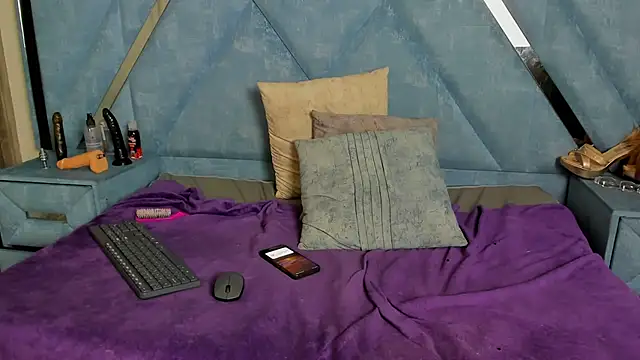 Aura_love69 live sex cam