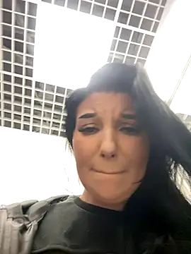 Tisha_Busty live sex cam