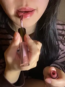 Uyennii02 live sex cam