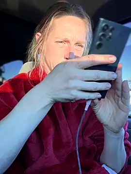 GoldenFlameGoddess live sex cam