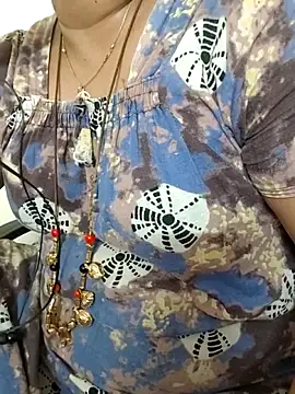 gaurika18 live sex cam