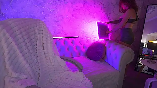 CurlyCandyXX live sex cam