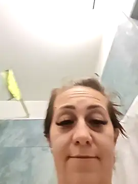 AvaDivaMilf live sex cam