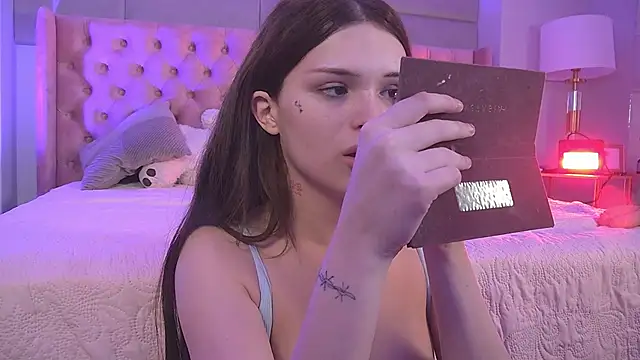 KatiaFinesse live sex cam