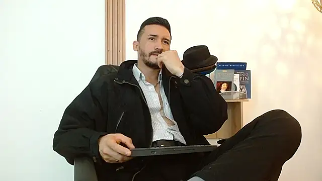 Reiko_85_ live sex cam